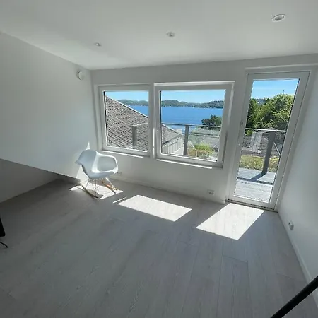 Sommerparadis Med Sjoutsikt Og Moderne Komfort Κρίστιανσαντ